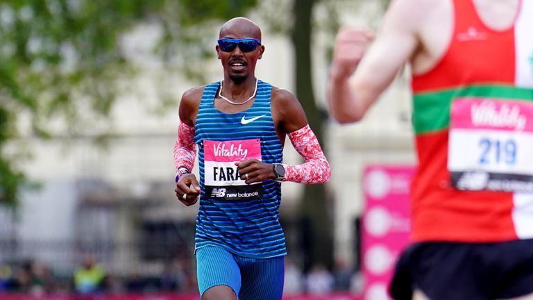 Mo Farah crosses finish line in Vitality London 10,000 road race, finishes second in men's race