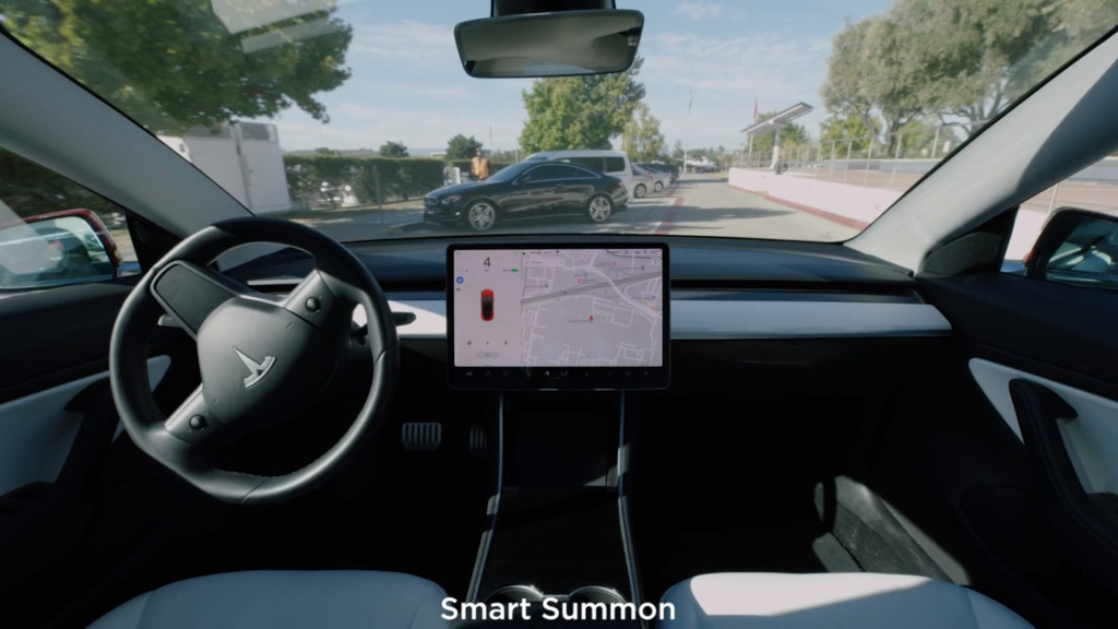 Tesla V10 Smart Summon