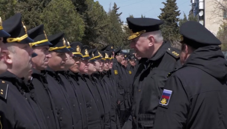Admiral Nikolai Yevmenov met with the crew after the sinking of the Moscow.