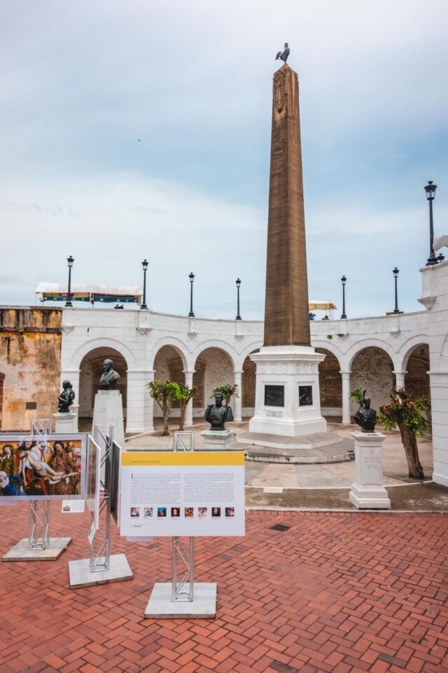 places to visit in panama city plaza de fancia