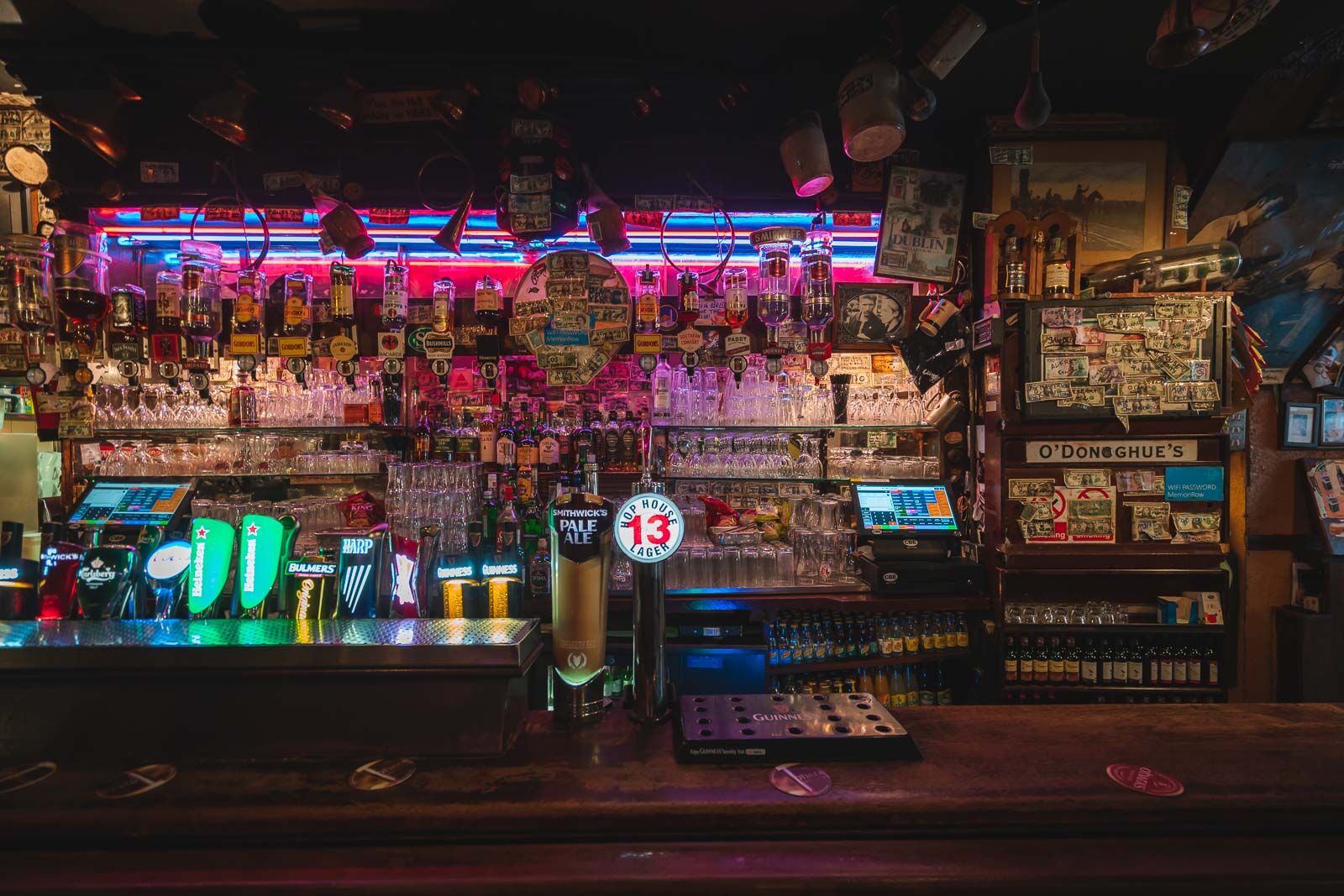 visit a pub in dublin