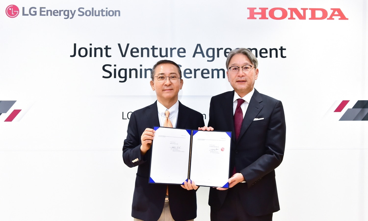 Youngsoo Kwon, CEO of LG Energy Solution, and Toshihiro Mibe, President, CEO and Representative Director of Honda Motor Company